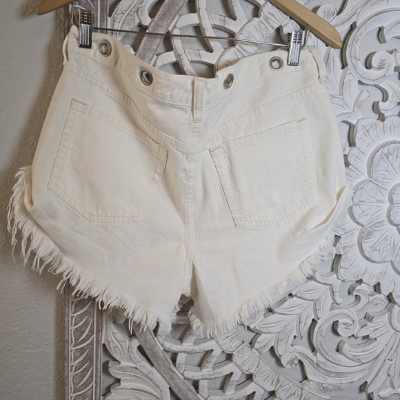 We The Free White Distressed Jean Shorts Size 31 - Picture 5 of 8
